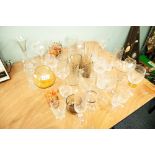 QUANTITY OF CUT AND PLAIN WINE GLASSES AND TUMBLERS