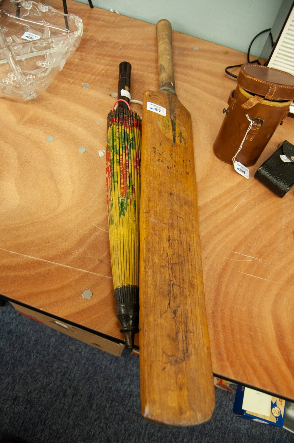 OLD GUNN & MOORE 'THE AUTOGRAPH', SUPERIOR, EXTRA SPECIAL WILLOW CRICKET BAT, together with a FLORAL