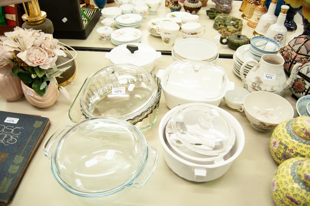 A COLLECTION OF HOUSEHOLD KITCHEN PYREX DISHES, BOWLS, TWO ARCOFLAM, FRANCE, PANS (AS NEW) AND