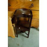 A LATE GEORGIAN MAHOGANY SQUARE TOP WASHSTAND