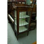 AN EDWARDIAN BOW FRONTED DISPLAY CABINET WITH LEADED GLASS DOOR