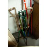 QUANTITY OF GARDEN TOOLS VARIOUS