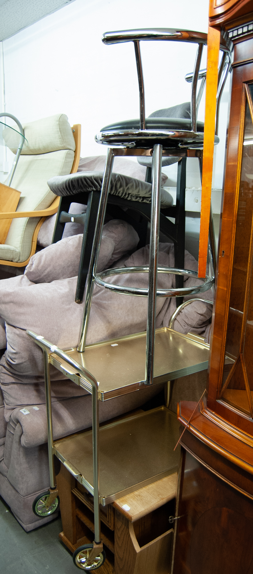 A CHROME BREAKFAST BAR STOOL, A GILT TEA TROLLEY, A KITCHEN CHAIR AND AN AN OAK TABLE WITH DRAWER