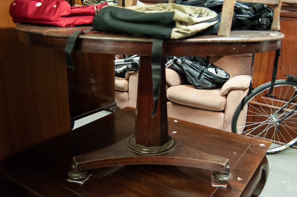 19th CENTURY MAHOGANY CIRCULAR PEDESTAL BREAKFAST TABLE (as found)