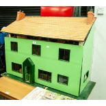 A PAINTED WOODEN DOLLS HOUSE WITH PULL-AWAY FRONT AND LIFT-UP ROOF AND A QUANTITY OF DOLLS HOUSE