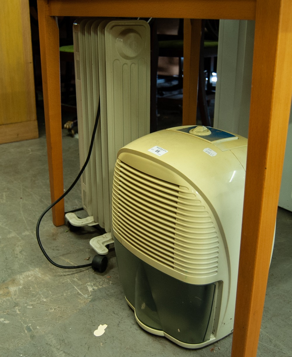 DELONGHI DE-HUMIDIFIER AND AN OIL FILLED RADIATOR