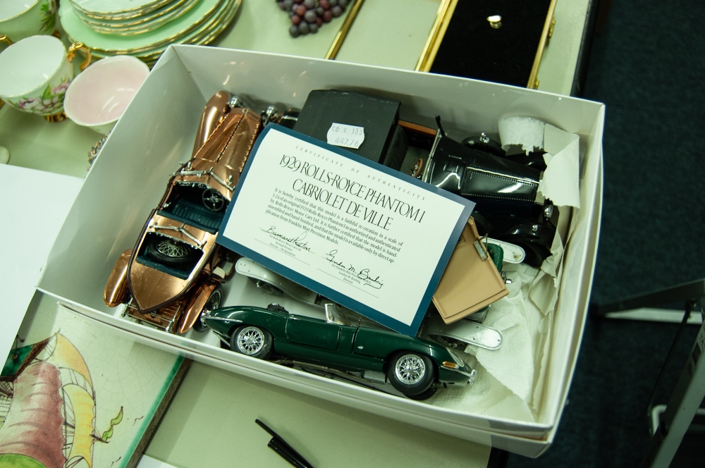 FOUR FRANKLIN MINT METAL SCALE MODEL CARS INCLUDING 1939 ROLLS ROYCE PHANTOM 1 CABRIOLET DE VILLE ( - Image 2 of 2