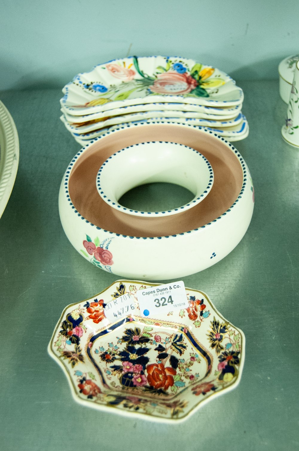 POOLE POTTERY FLOWER MUG, A SMALL MASONS 'MANDARIN' PATTERN DISH AND A SET OF SIX ITALIAN MAIOLICA