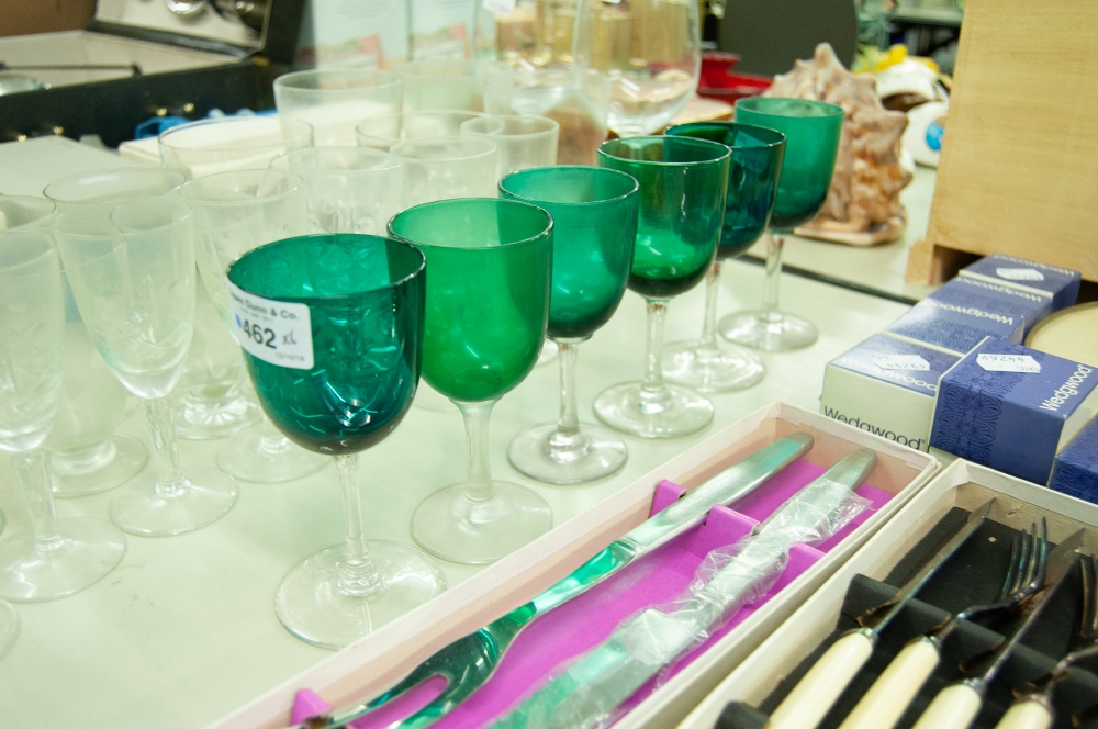 SIX LATE VICTORIAN PORT GLASSES WITH GREEN BOWLS, PLAIN DRAWN STEMS AND CUSHION KNOPS AND CIRCULAR