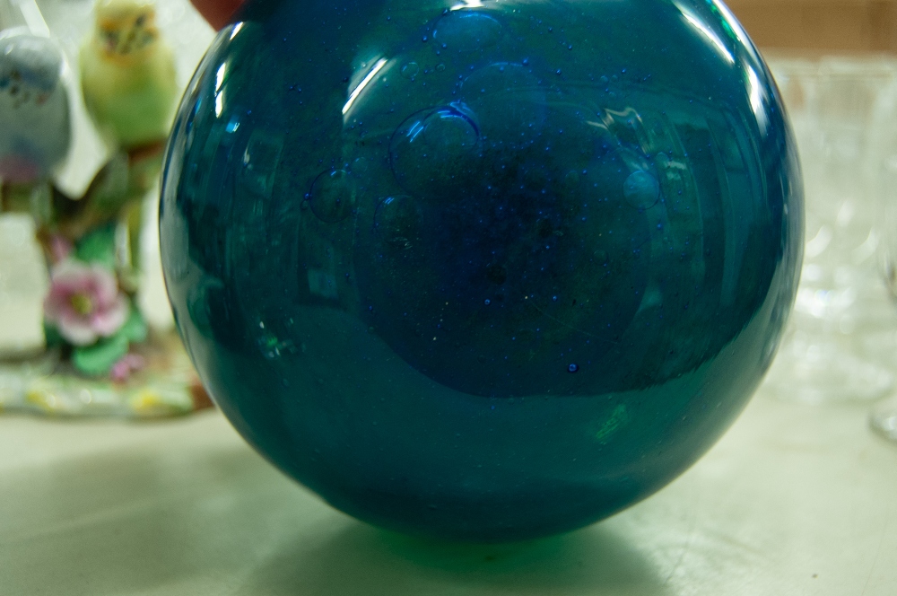 A MDINA BLUE GLASS VASE, TWO ORNAMENTS AND A DRINKING GLASS (4) - Image 4 of 5