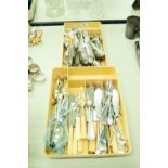 A QUANTITY OF LOOSE WALKER AND HALL, ELKINGTON AND OTHER EP TABLE CUTLERY