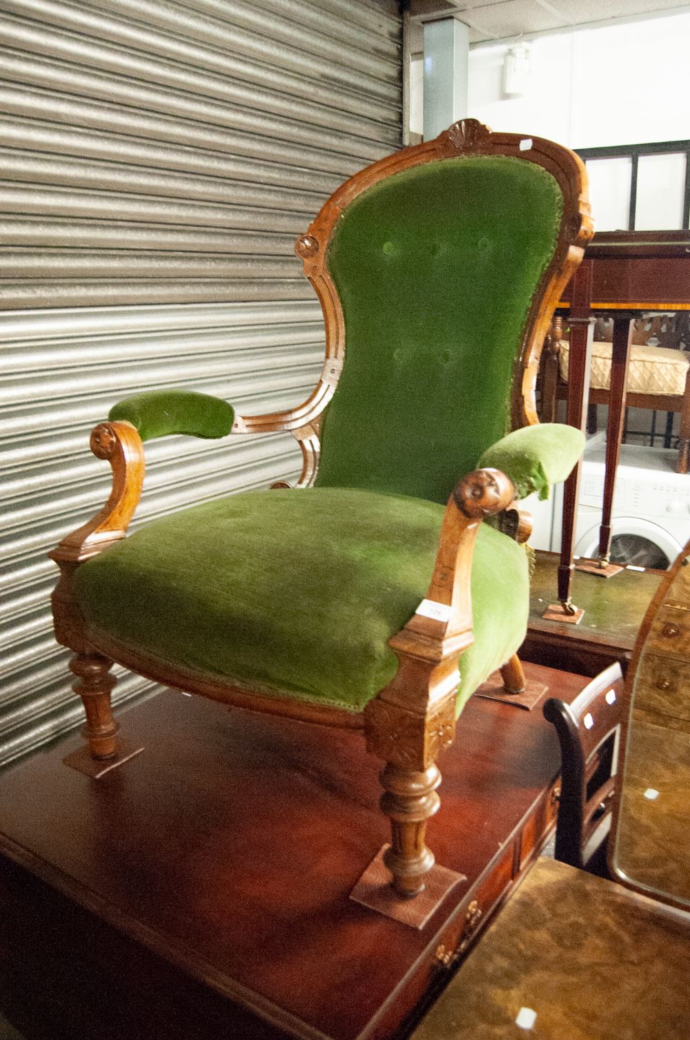 VICTORIAN WALNUTWOOD SPOON BACK ARMCHAIR (A.F.)