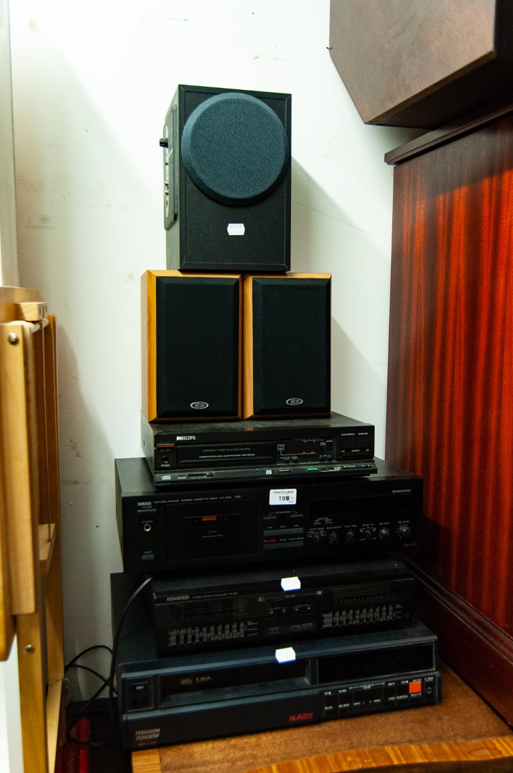 MIXED AUDIO AND HiFi EQUIPMENT OT INCLUDE KENWOOD EQ, YAMAHA CASSETTE DECK KX 330, PHILIPS CD PLAYER