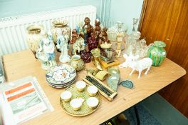 A MIXED LOT OF CERAMICS AND GLASS WARES TO INCLUDE; COW PARADE 'SILLY COW', VARIOUS PLATES, WOOD