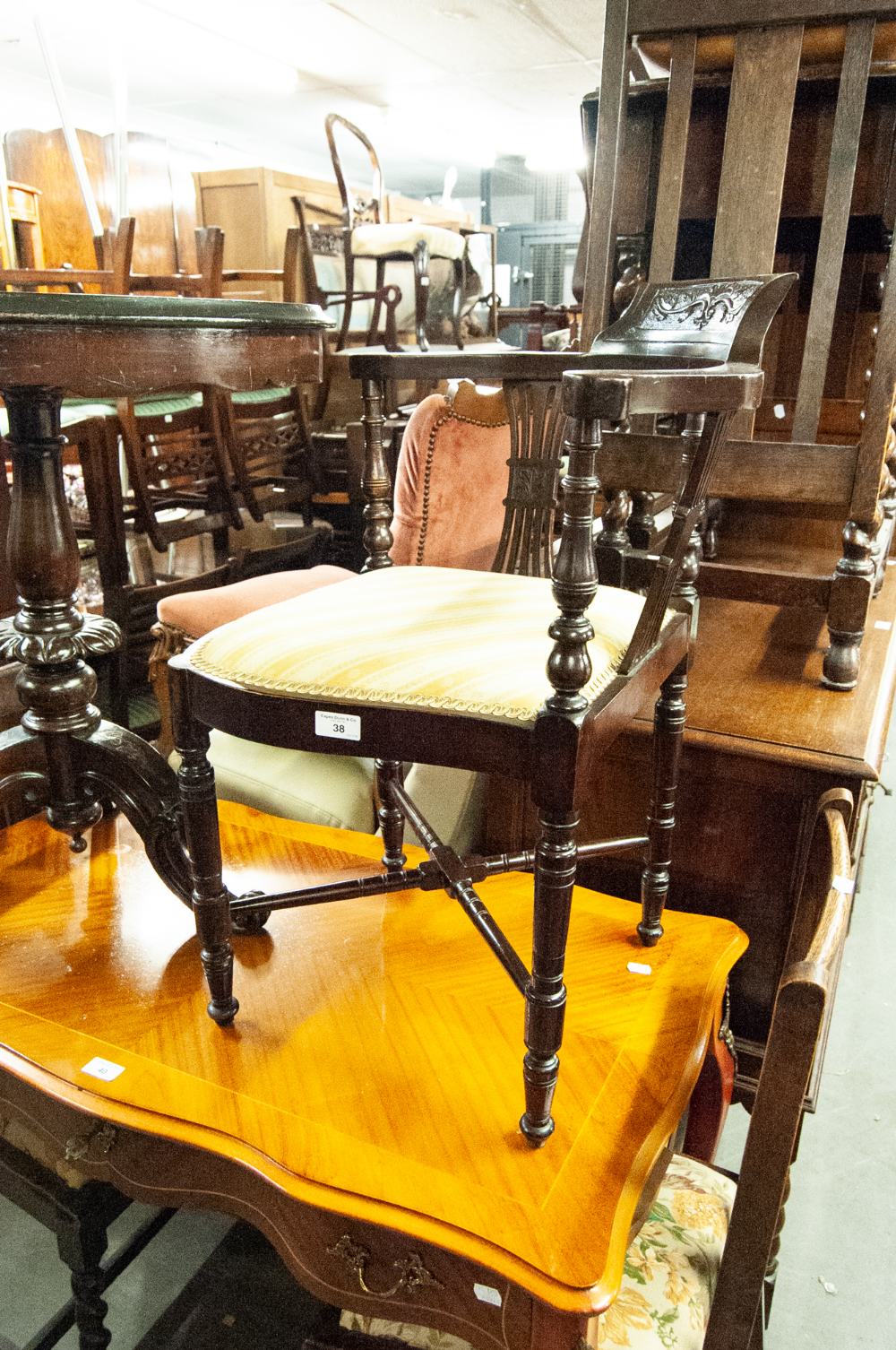 A VICTORIAN CORNER CHAIR, HAVING SHAPED TOP RAIL OVER PIERCED BACK SPLATS, PAD SEAT WITH STRIPED