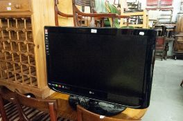 A 32" LG FLAT SCREEN TV (LACKS LEAD)