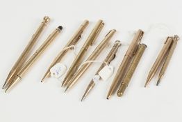 A COLLECTION OF YELLOW METAL AND ROLLED GOLD PROPELLING PENCILS AND PENS to include a Parker pair of