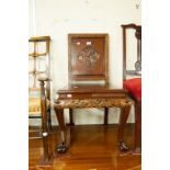 A CHINESE LACQUERED HARDWOOD DINING CHAIR WITH CARVED DETAIL TO THE SOLID BACK, SOLID SEAT OVER
