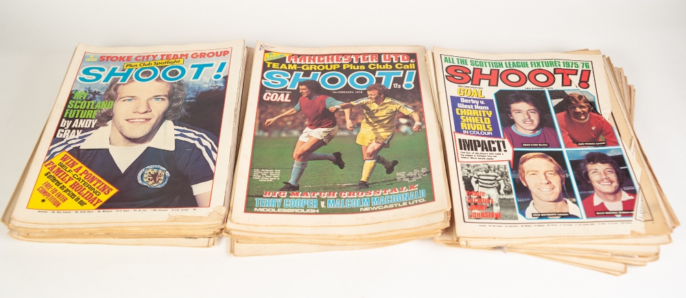 SCOOP FOOTBALL MAGAZINES Issues 1 - 100, Issues 52, 86, 95 missing, 135 Shoot Magazine from 1974 - Image 5 of 6