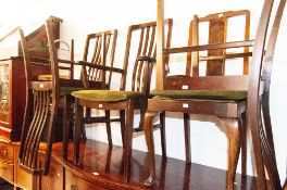 A SET OF SIX MAHOGANY DINING CHAIRS WITH FOUR RAIL BACKS (3+3) AND A PAIR OF MAHOGANY SPLAT BACK