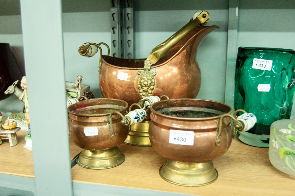 AN EARLY TWENTIETH CENTURY BRASS COAL SCUTTLE AND GRADUATED BOWLS WITH END HANDLES (3)