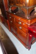 A REPRODUCTION MAHOGANY SIDE CABINET, HAVING VARIOUS DRAWERS OVER CUPBOARD WITH GLASS PROTECTOR TOP