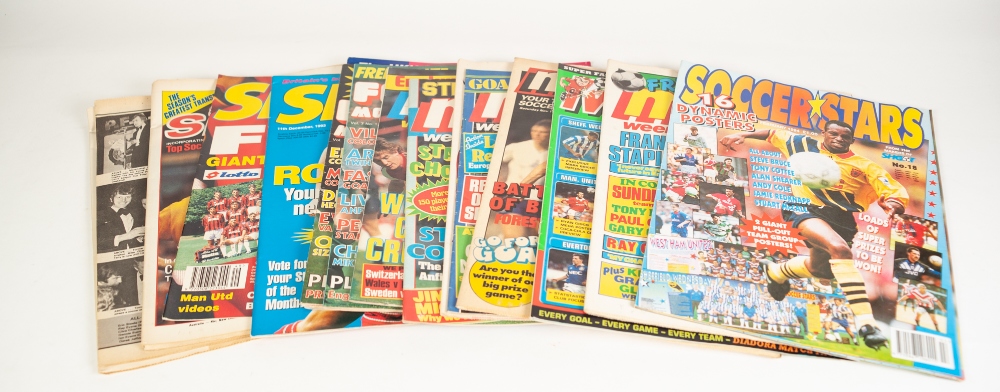 SCOOP FOOTBALL MAGAZINES Issues 1 - 100, Issues 52, 86, 95 missing, 135 Shoot Magazine from 1974 - Image 3 of 6