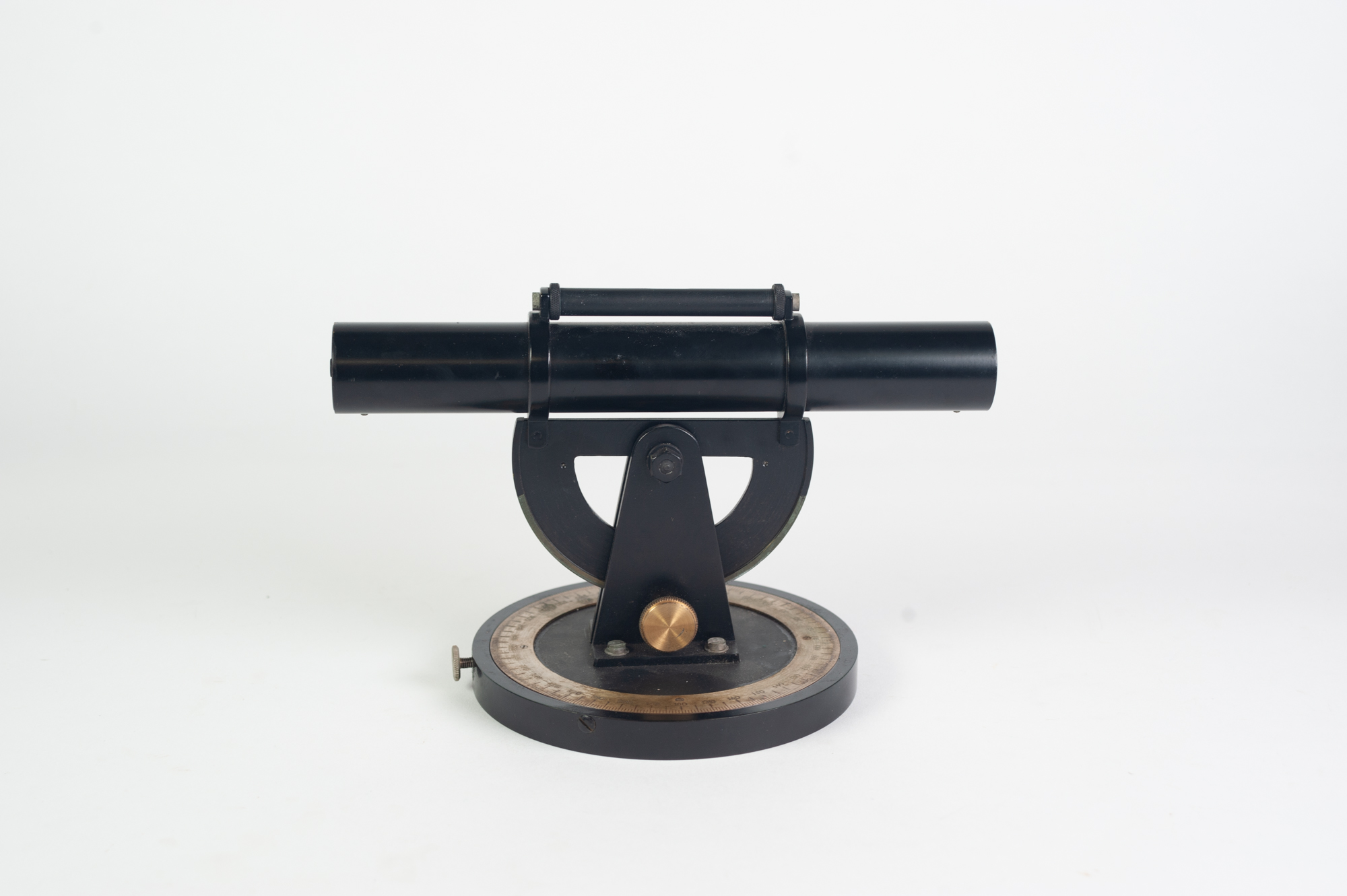 A WOODEN BOXED BLACK JAPANNED METAL OPTICAL INSTRUMENT - Image 4 of 5