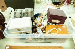 A COLLECTION OF LADIES COSTUME JEWELLERY WITHIN VARIOUS DECORATIVE JEWELLERY BOXES (QUANTITY)