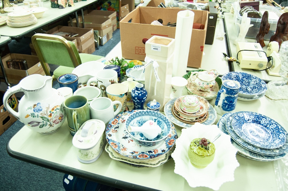 MASONS IRONSTONE CHINA PLATE, SIMILAR IMARI STYLE PLATE AND A QUANTITY OF OLD PLATES AND SAUCERS,