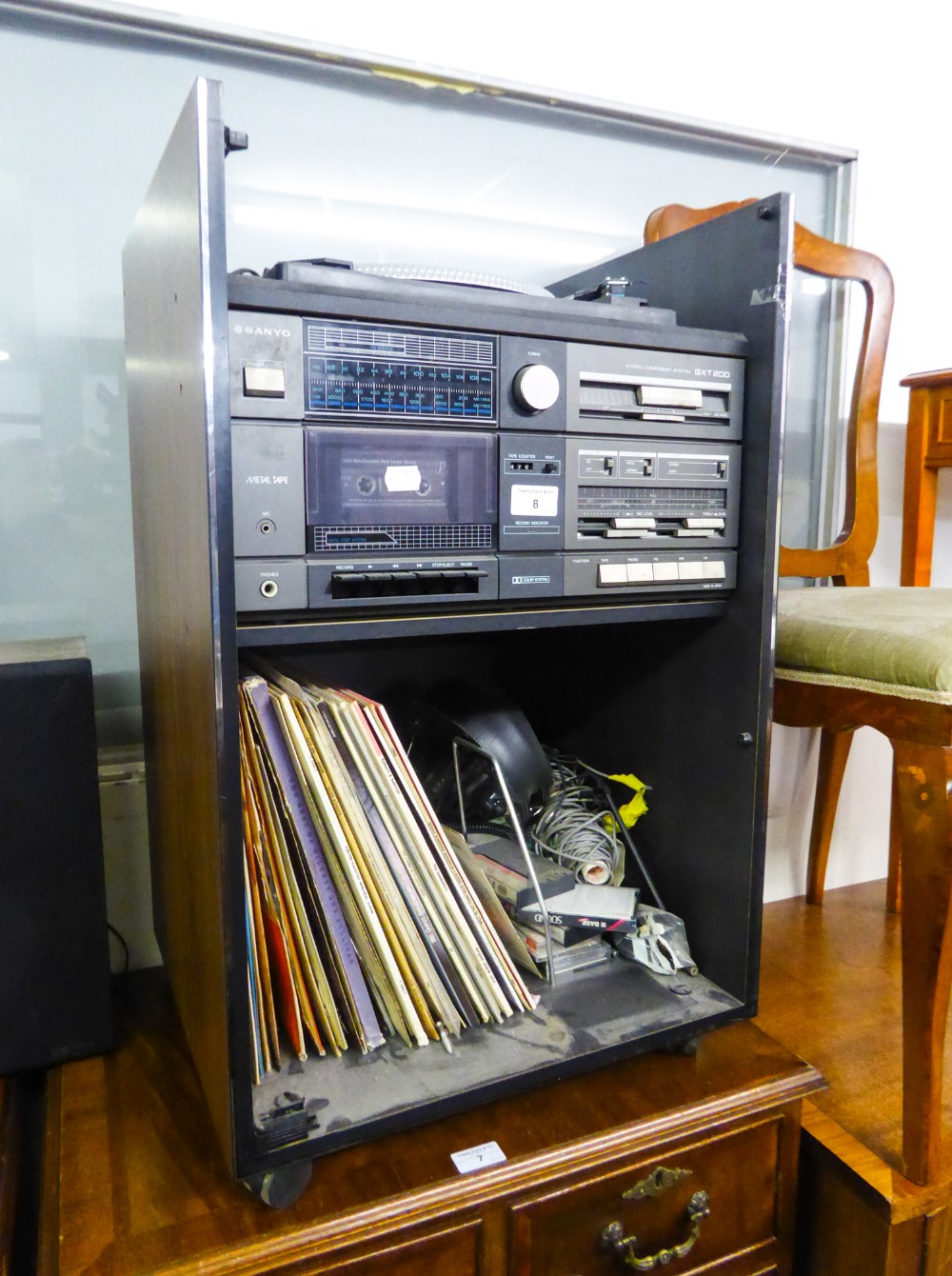 A STACKING STEREO SYSTEM BY SANYO, WITH GLASS FRONTED CABINET INCLUDING RECORD TURNTABLE AND SOME LP