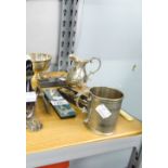 A QUANTITY OF ELECTROPLATE ITEMS TO INCLUDE; A SMALL TANKARD, A BOWL, A JUG WITH SCROLL HANDLES,