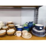 VARIOUS TEA WARES TO INCLUDE FOUR POOLE 'KISMET' PATTERN TEA CUPS AND SAUCERS, SIX DENBY BROWN TEA