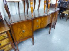 A REPRODUCTION MAHOGANY SIDEBOARD, HAVING TWO LARGE CENTRAL DRAWERS BETWEEN CUPBOARD DOORS WITH