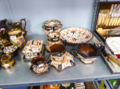 A COLLECTION OF EARTHENWARE CERAMICS, DECORATED IN ROYAL CROWN DERBY IMARI COLOURS (10)