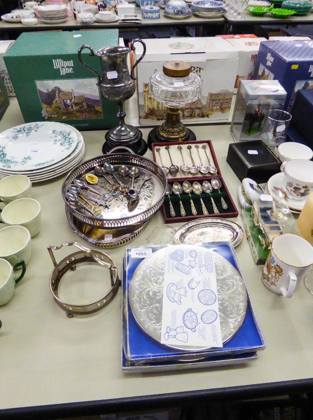 A COLLECTION OF SILVER PLATED ITEMS TO INCLUDE; CAVALIER PLACE MATS; TROPHY CUP ON EBONISED STAND,