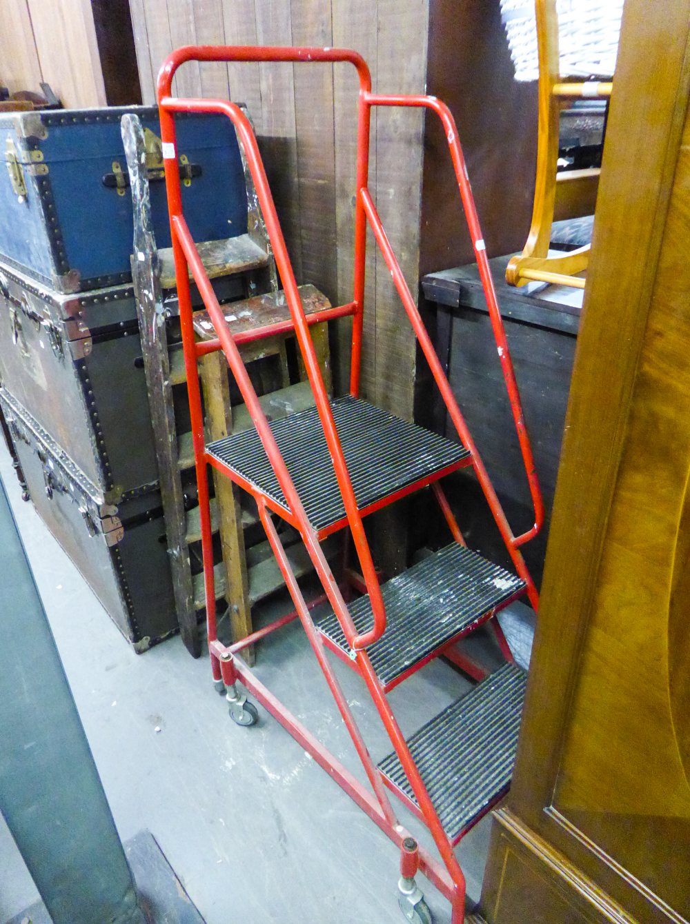 TUBULAR METAL FRAMED SET OF PLATFORM AND TWO WOODEN FOLDING STEP LADDERS