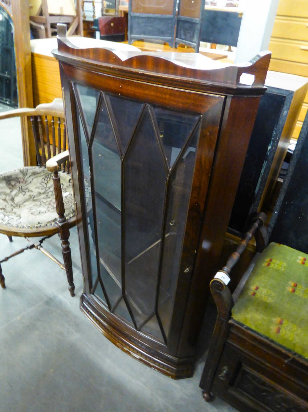 REPRODUCTION MAHOGANY WALL CORNER DISPLAY CUPBOARD