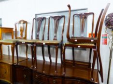 A SET OF FOUR MAHOGANY DRAWING ROOM SINGLE CHAIRS WITH PIERCED SPLAT BACKS, SLENDER CABRIOLE FRONT