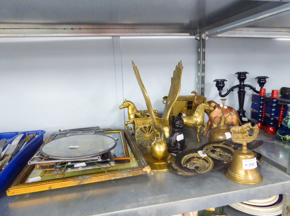 COLLECTION OF BRASS WARES TO INCLUDE; HORSE DRAWN CARRIAGE, ELEPHANT FIGURINE, HORSE BRASSES,