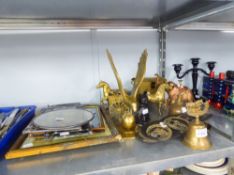 COLLECTION OF BRASS WARES TO INCLUDE; HORSE DRAWN CARRIAGE, ELEPHANT FIGURINE, HORSE BRASSES,