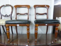 PAIR OF EDWARDIAN DINING CHAIRS WITH PAD SEATS ON TURNED FRONT SUPPORTS