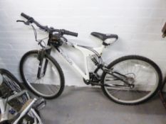 A 'FREESTYLE OSCAR' MOUNTAIN BIKE (AS NEW)