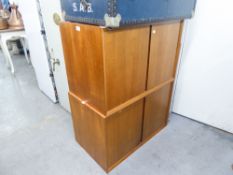 A MID CENTURY TEAK 'LADDERAX' UNIT, COMPRISING OF TWO CUPBOARDS, SHELVES AND WALL FITTINGS