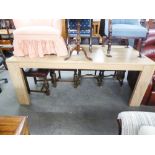 A MODERN LIGHT OAK SOLID DINING TABLE WITH ADDITIONAL LEAF, SOLID OBLONG TOP ON SOLID BLOCK SUPPORTS