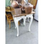 A WHITE FOUR BOW LEGGED PINE COFFEE TABLE WITH DARK STAINED TOP