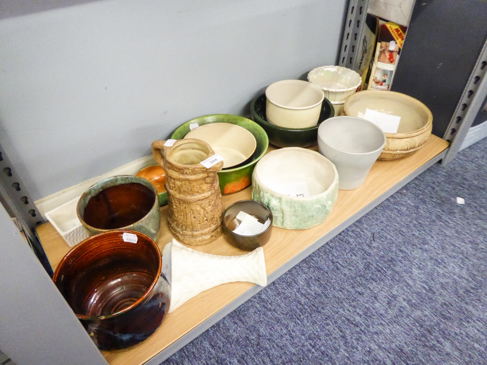 A HILLSTONIA JUG AND BOWL, TOGETHER WITH A COLLECTION OF STUDIO POTTERY ITEMS; BOWLS ETC... (12)