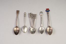 LATE VICTORIAN SET OF SIX APOSTLE TOP SILVER COFFEE SPOONS, with twisted handles, Birmingham 1899,