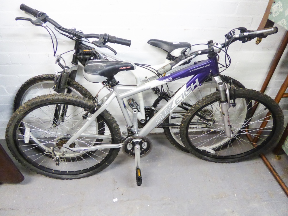 A 'RALEIGH WILDWOOD' 18 SPEED MOUNTAIN BIKE (AS NEW)