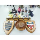 PAINTED WOOD MURAL HOOKS DECORATED TOP WITH A ROW OF CATS AND A FENCE, 6 VARIOUS CAT ORNAMENTS AND